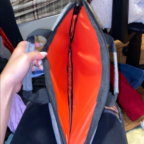 Computer case - Picture 3 of 3